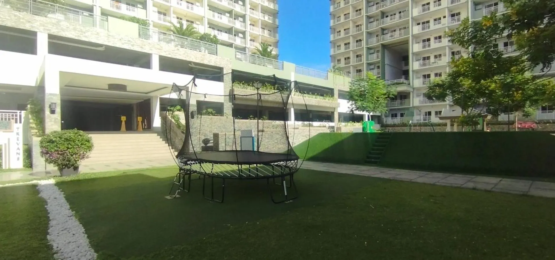 Aparthotel Comfy 2 Bedroom Condominium At Verdon Parc Ecoland Davao Philippines