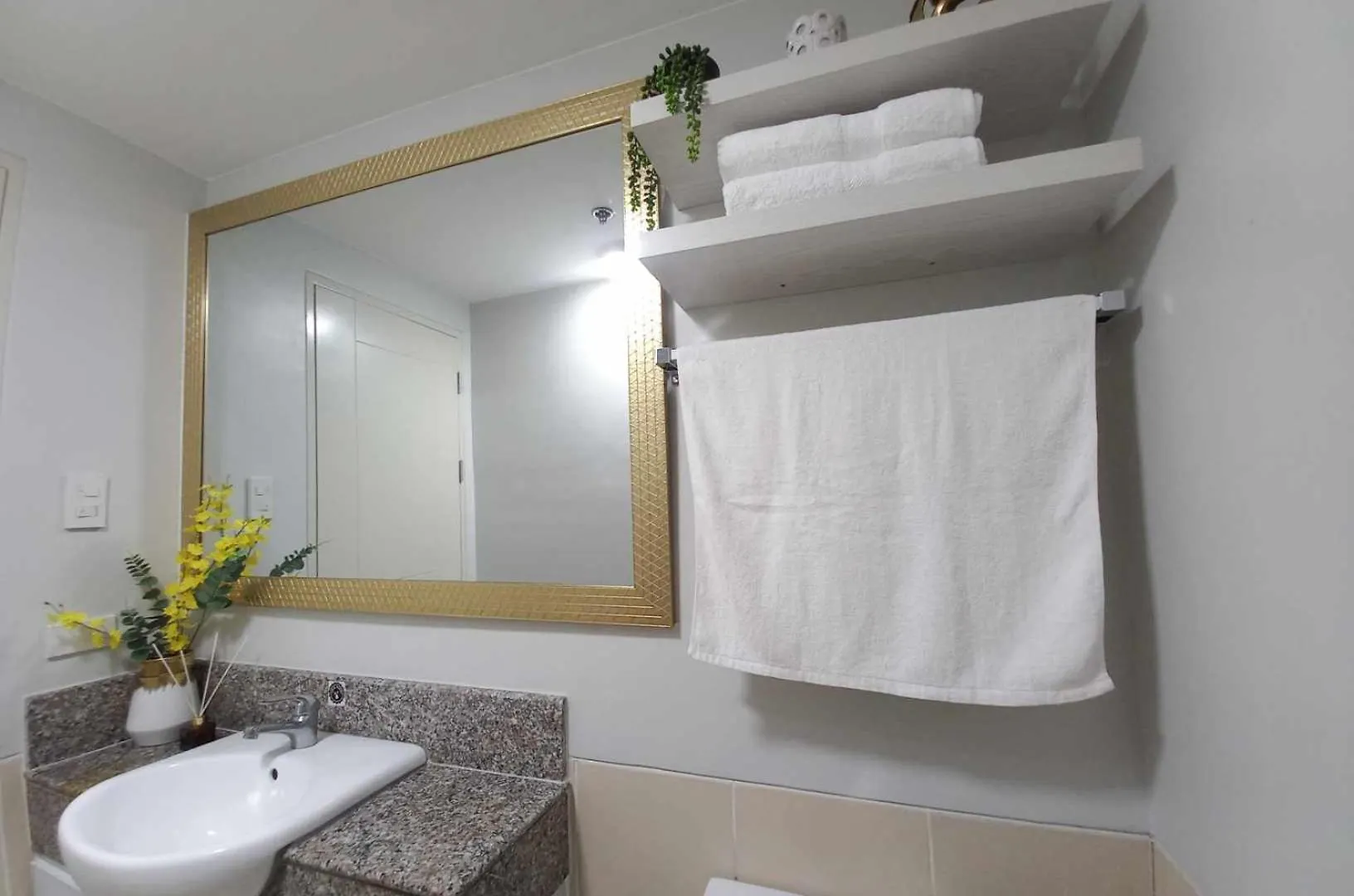 Aparthotel Comfy 2 Bedroom Condominium At Verdon Parc Ecoland Davao